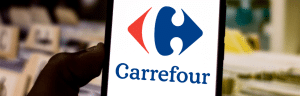 Cartão Carrefour fatura: fotografia de um smartphone com a logo do Carrefour.